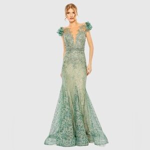 Green Embroidered Illusion Appliqued Bodice
Trumpet Gown Size 12 Gala Holiday